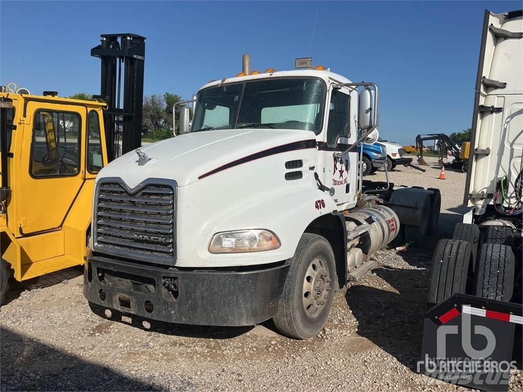 Mack CXU613 Влекачи
