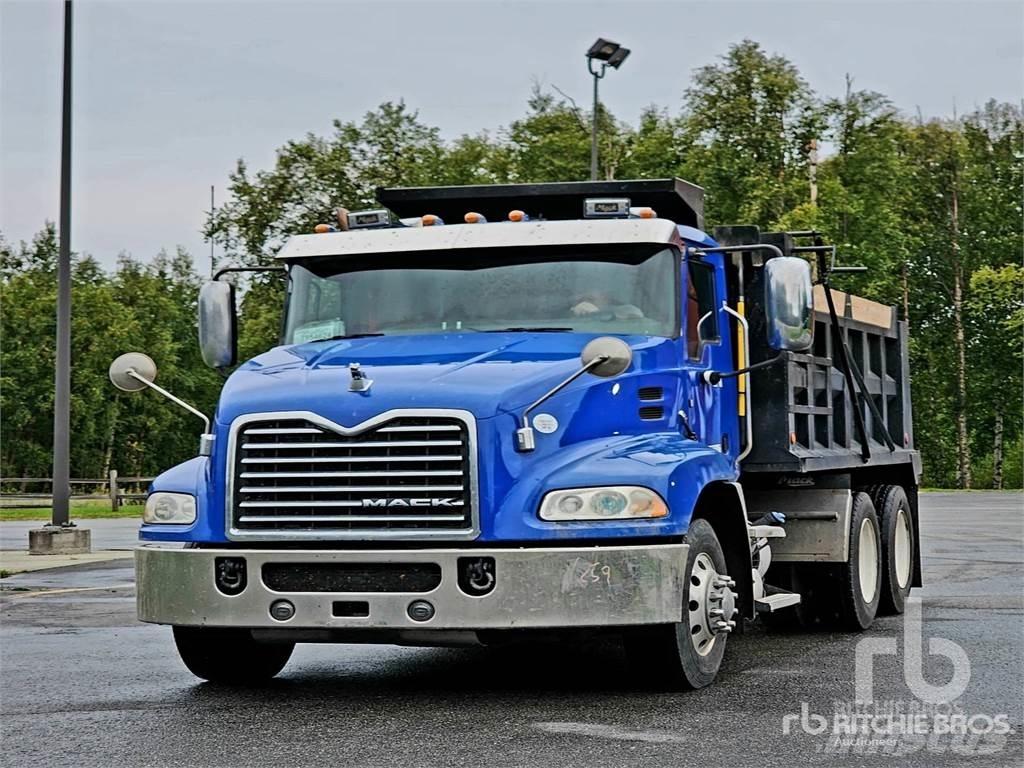 Mack CXU613T Самосвал