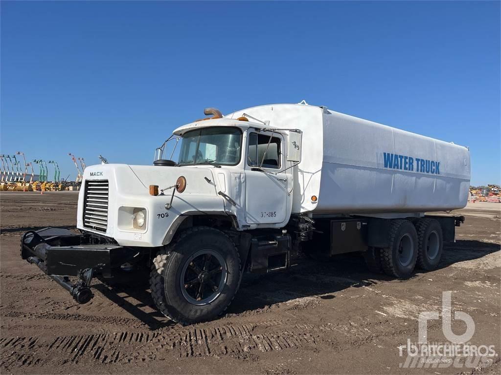 Mack DM Цистерни за вода
