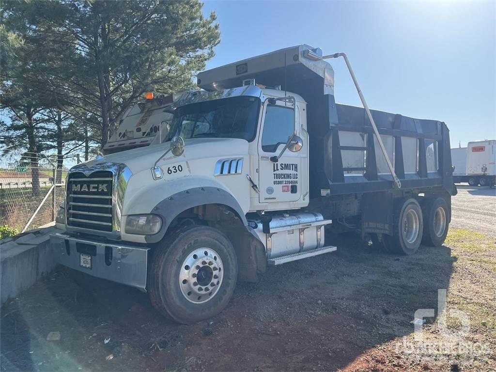 Mack GR64F Самосвал