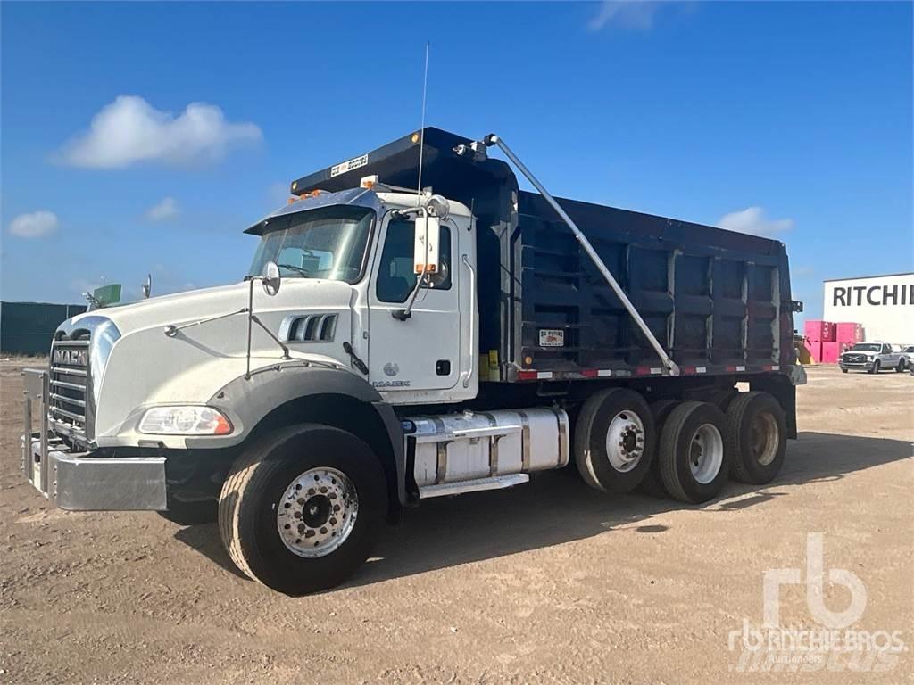 Mack GU813 Самосвал