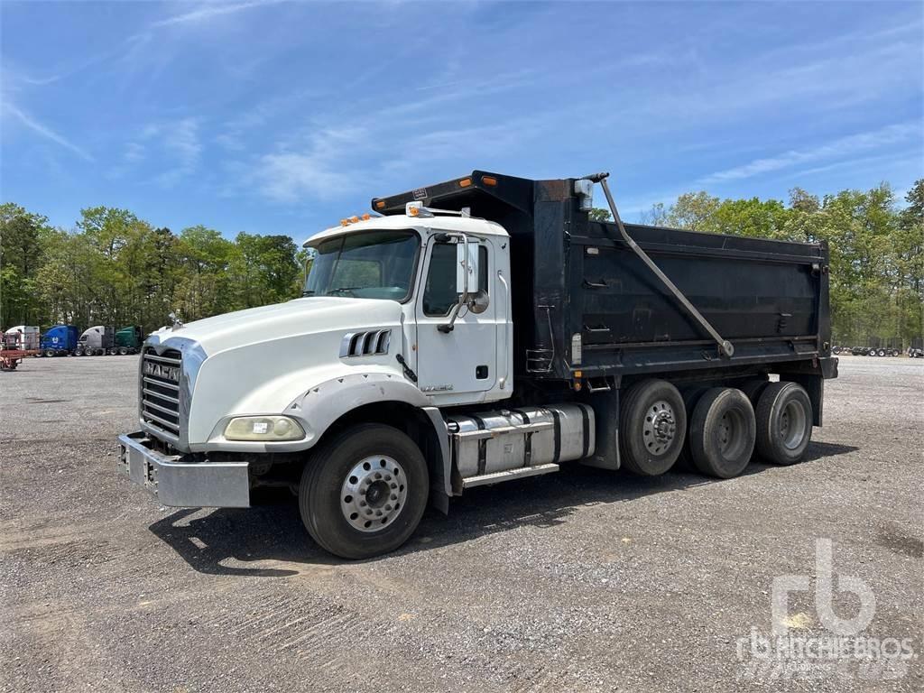 Mack GU813 Самосвал