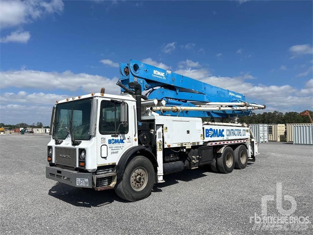 Mack MR688S Автобетоновози
