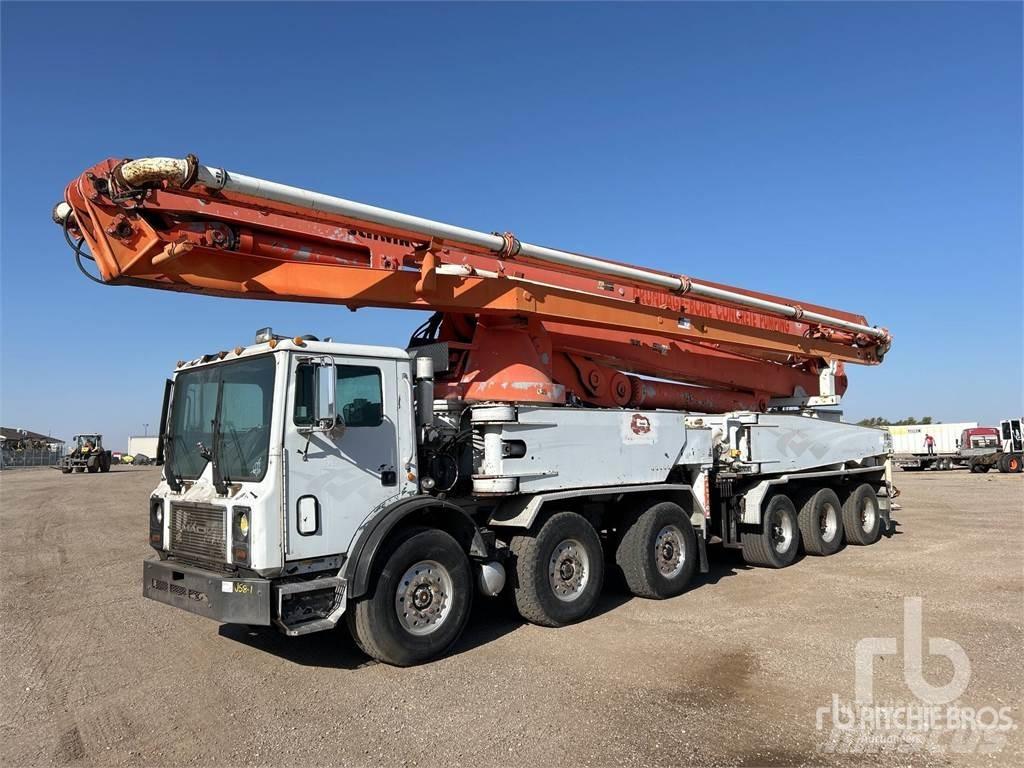 Mack MR688S Автобетоновози
