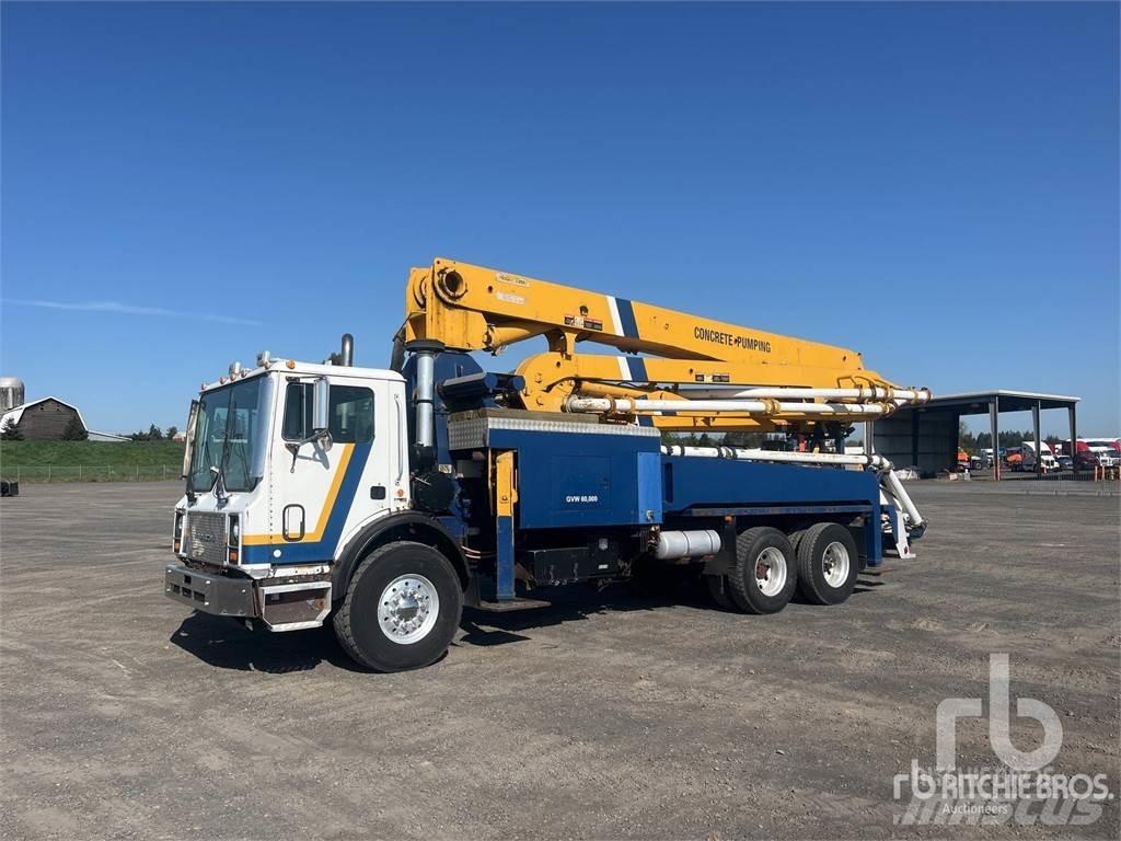 Mack MR688S Автобетоновози
