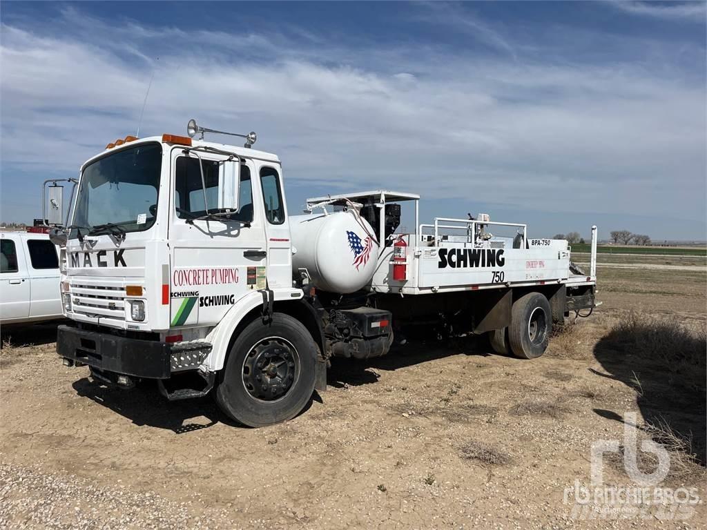 Mack MS200 Автобетоновози
