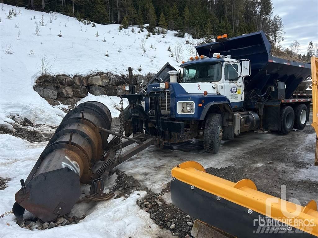 Mack RB688S Снегочистачки