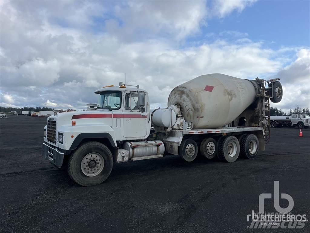 Mack RD688S Автобетоновози
