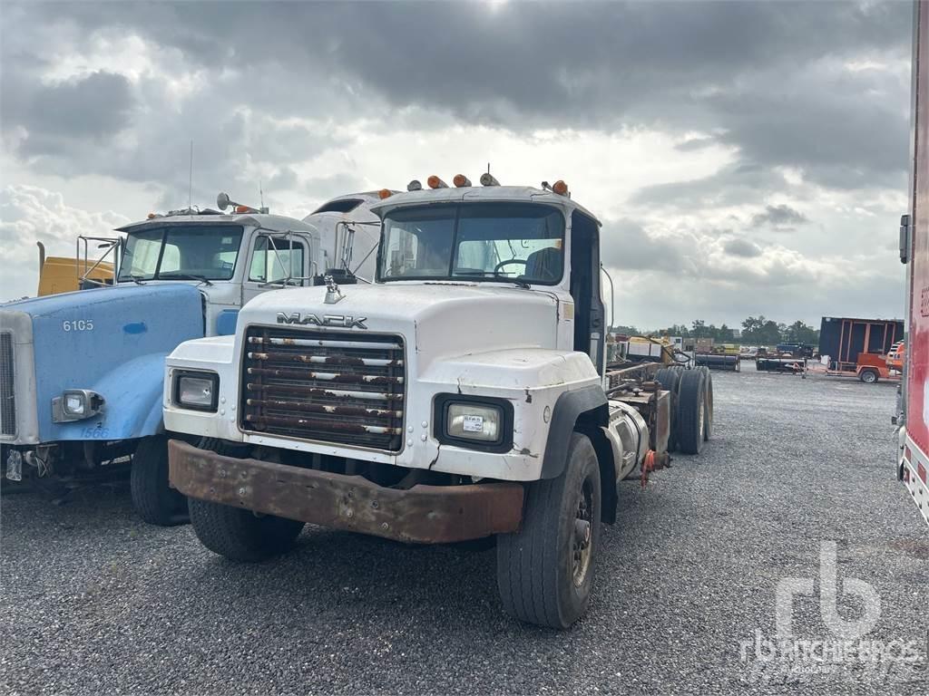 Mack RD688S Шаси кабини