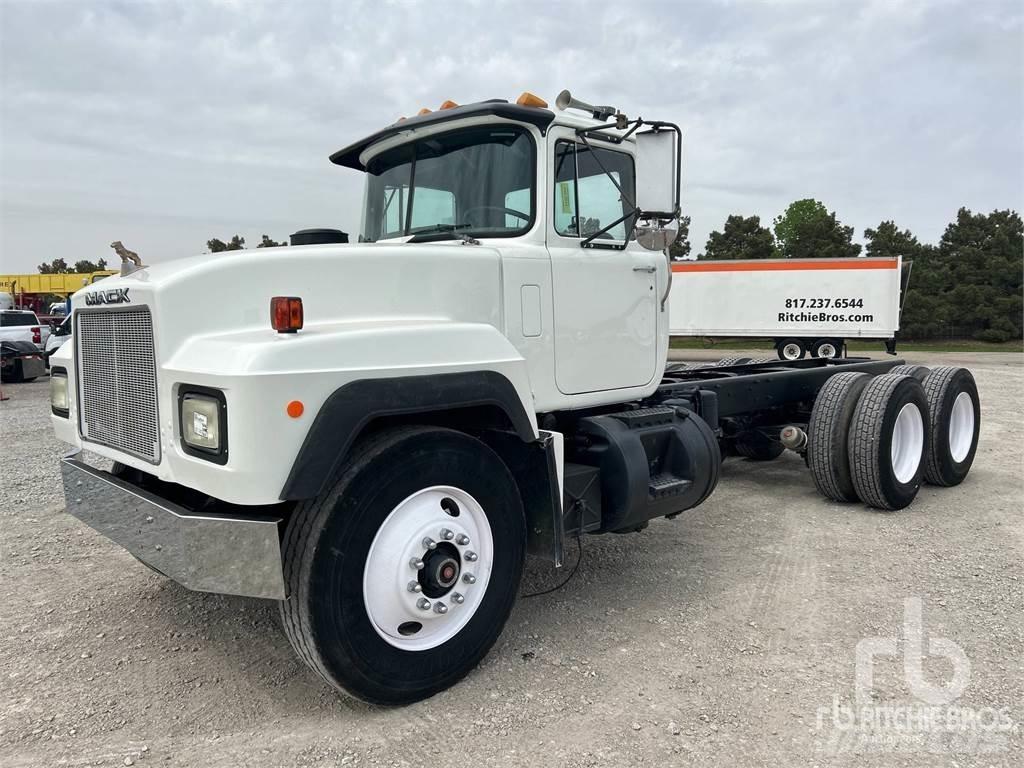 Mack RD690S Шаси кабини