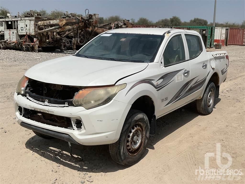 Mitsubishi L200 Пикапи