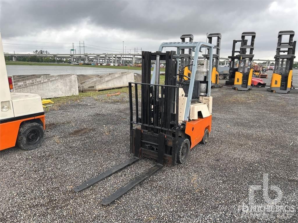 Nissan CF01A15V Дизелови камиони