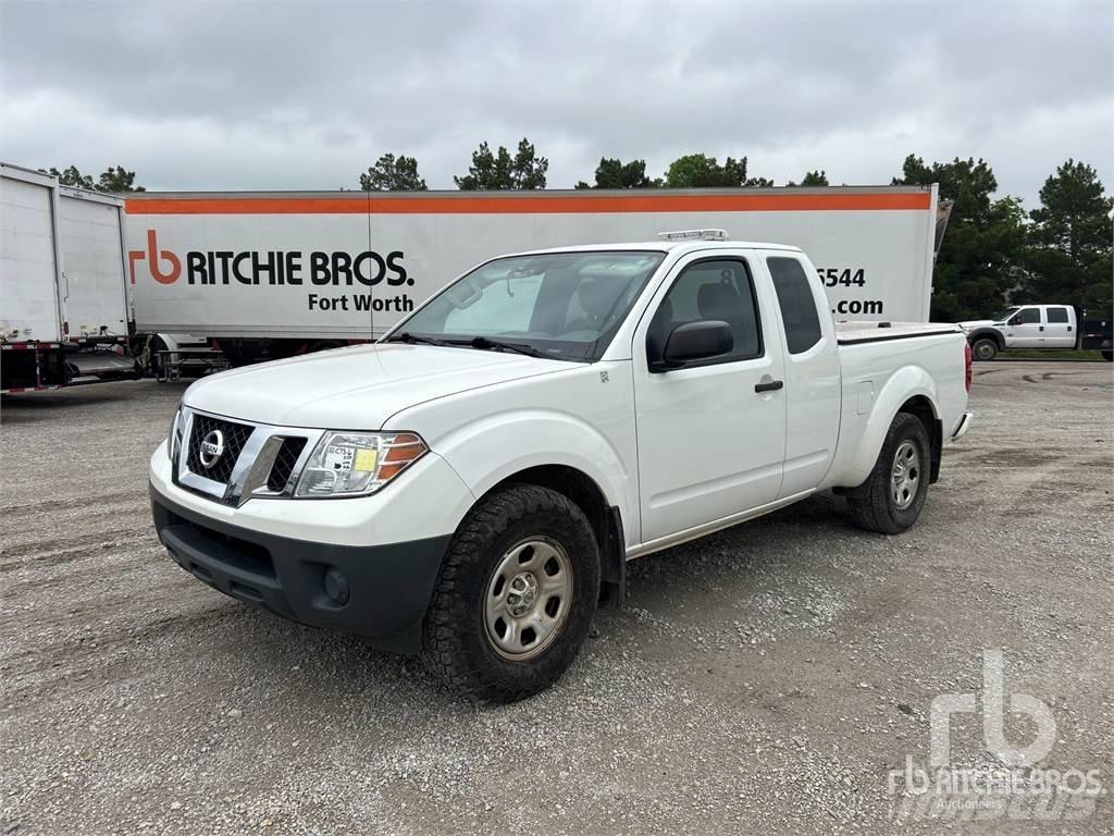 Nissan FRONTIER Пикапи