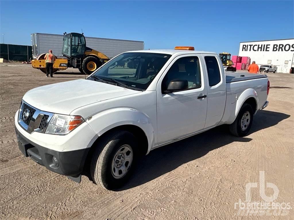Nissan FRONTIER Пикапи