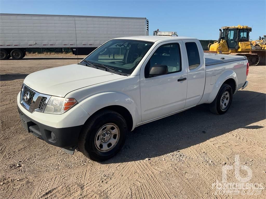 Nissan FRONTIER Пикапи