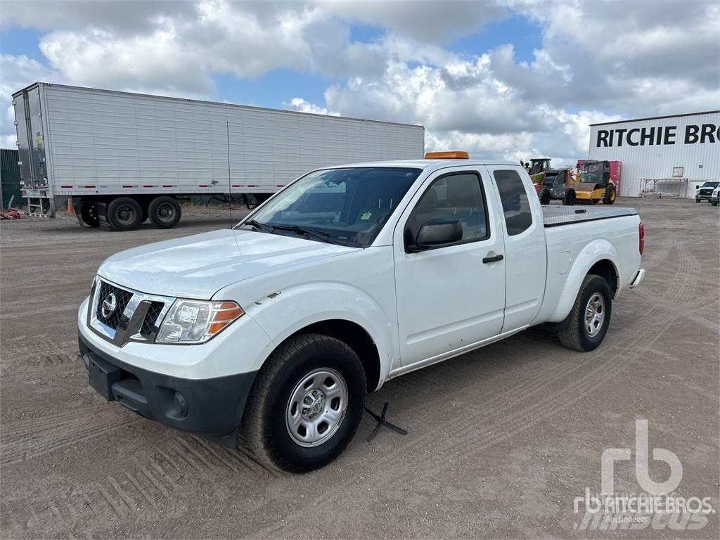 Nissan FRONTIER Пикапи