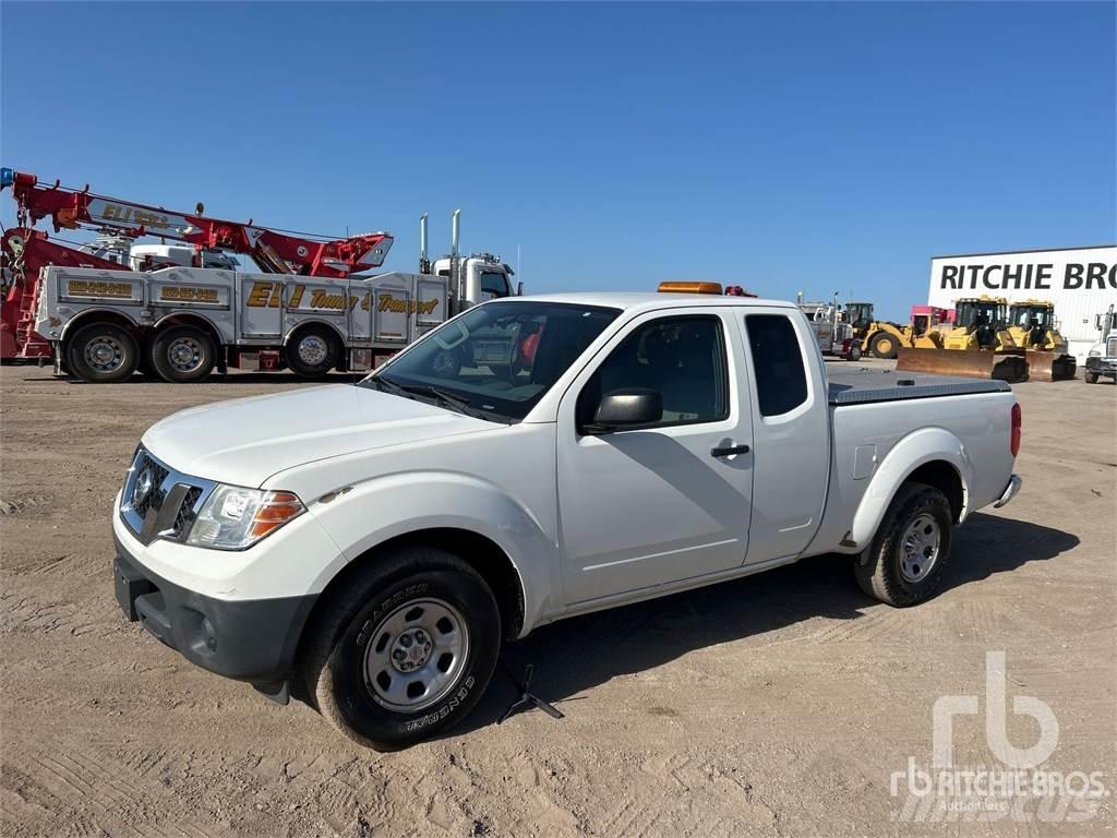 Nissan FRONTIER Пикапи