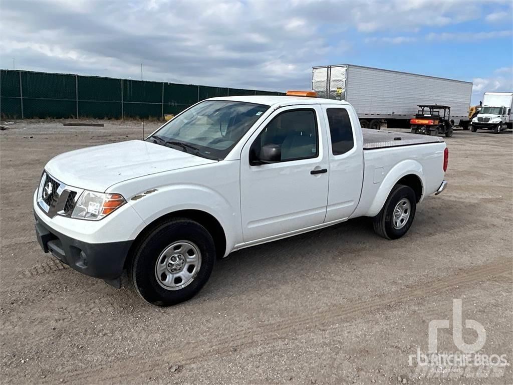 Nissan FRONTIER Пикапи