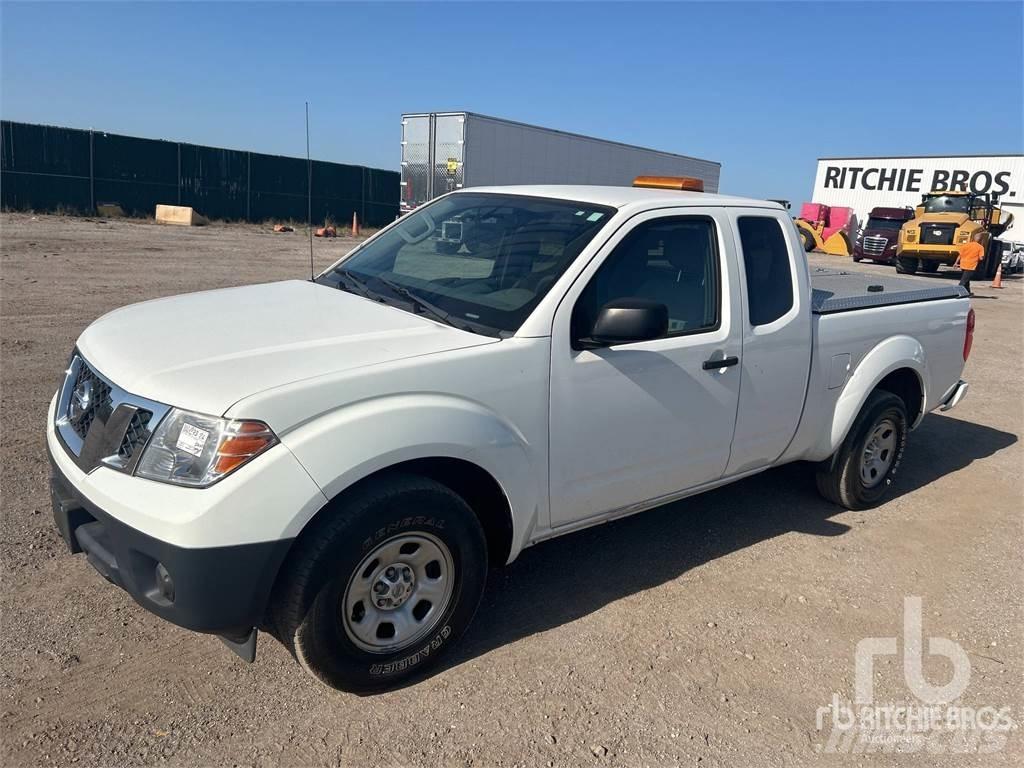 Nissan FRONTIER Пикапи