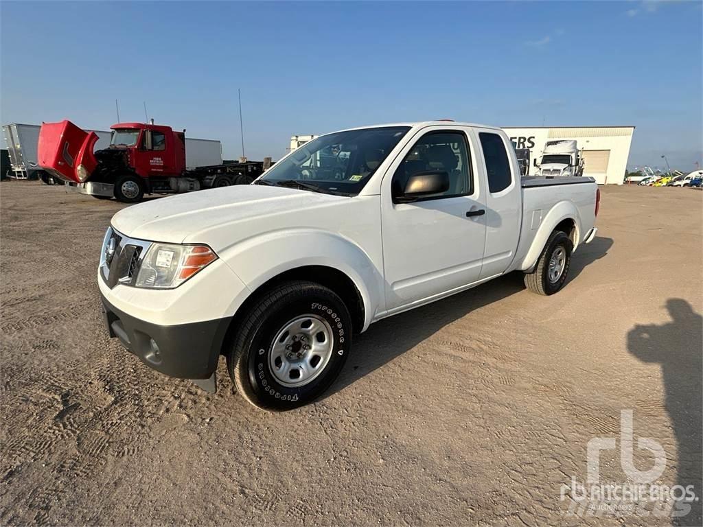 Nissan FRONTIER Пикапи