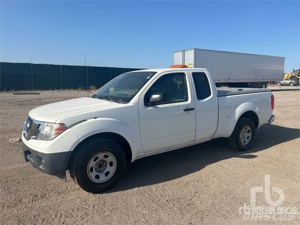 Nissan FRONTIER Пикапи