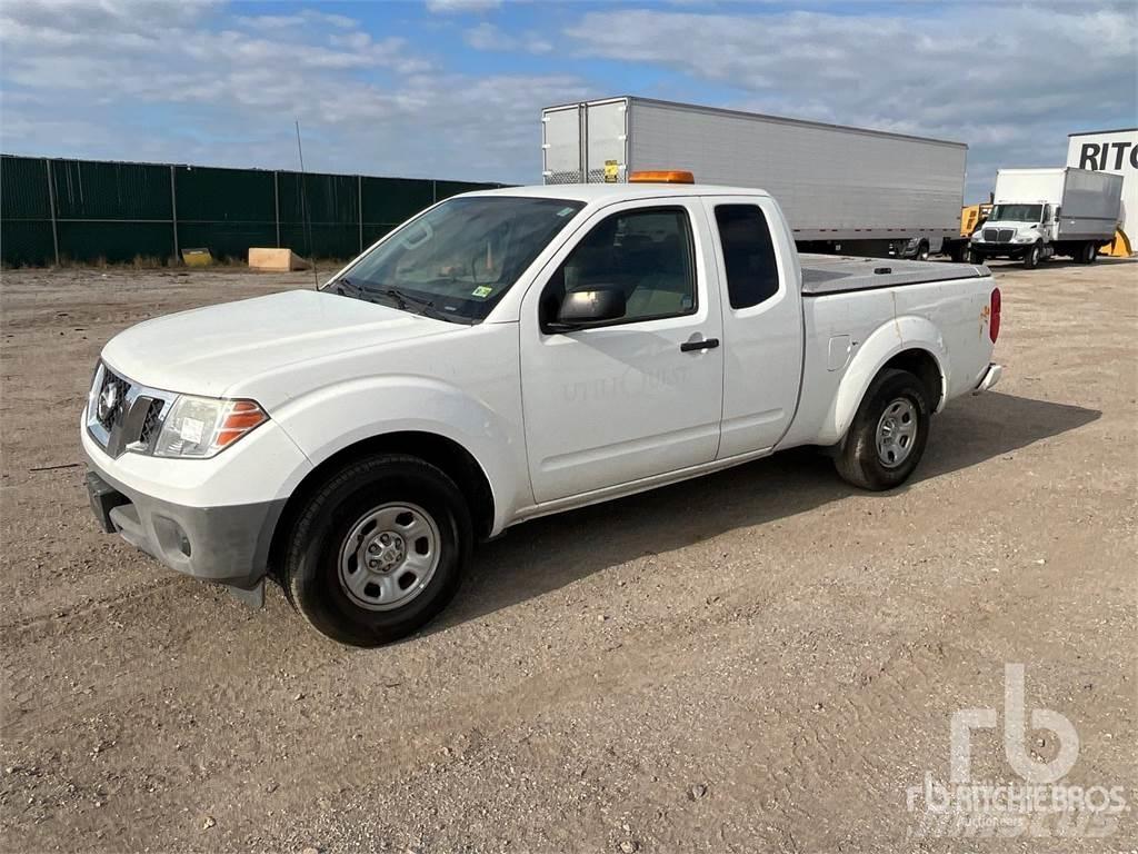 Nissan FRONTIER Пикапи