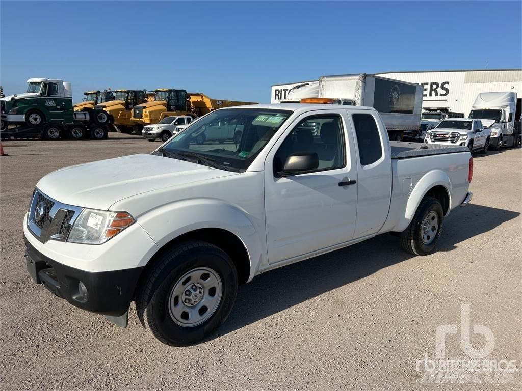 Nissan FRONTIER Пикапи