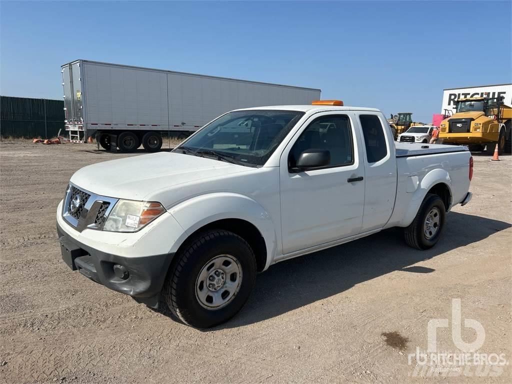 Nissan FRONTIER Пикапи