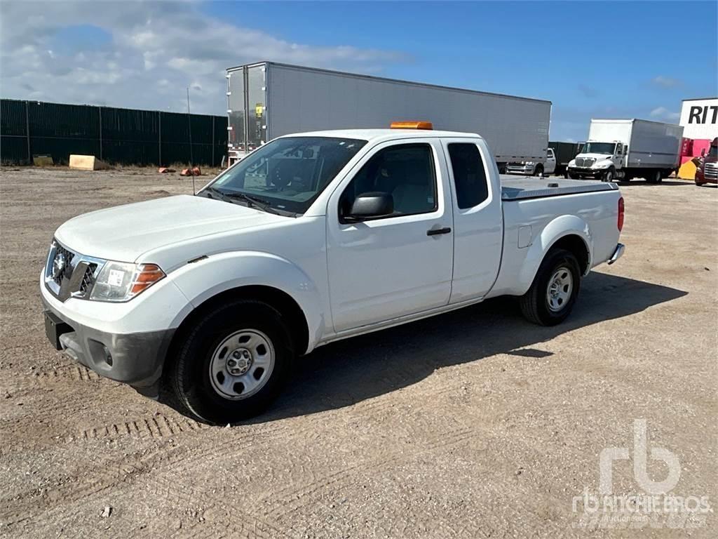 Nissan FRONTIER Пикапи