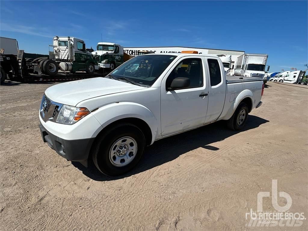 Nissan FRONTIER Пикапи