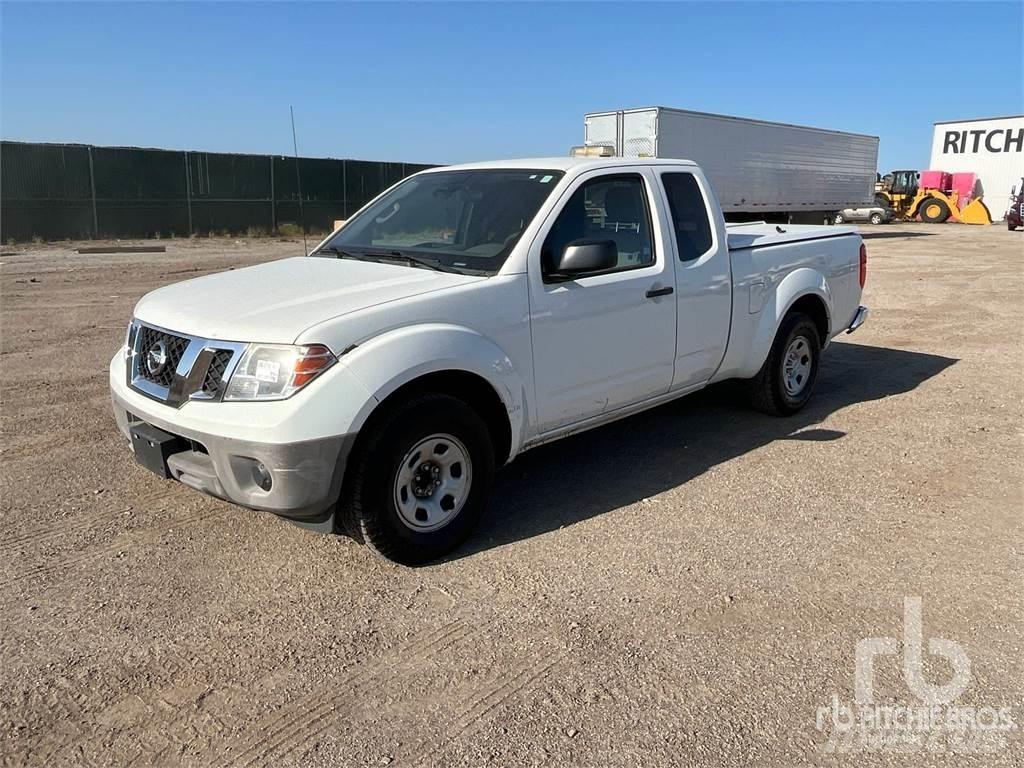Nissan FRONTIER Пикапи