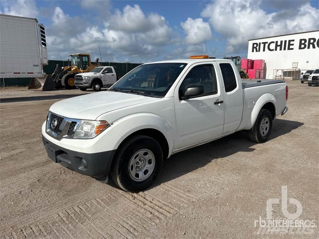 Nissan FRONTIER Пикапи