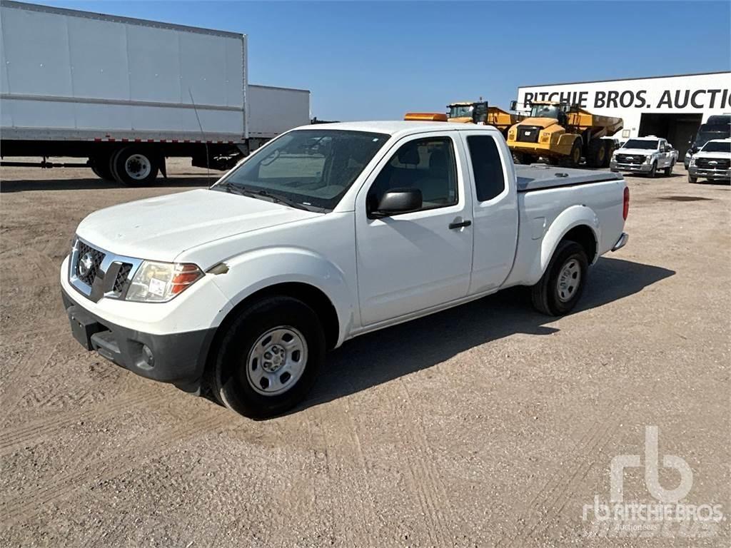 Nissan FRONTIER Пикапи