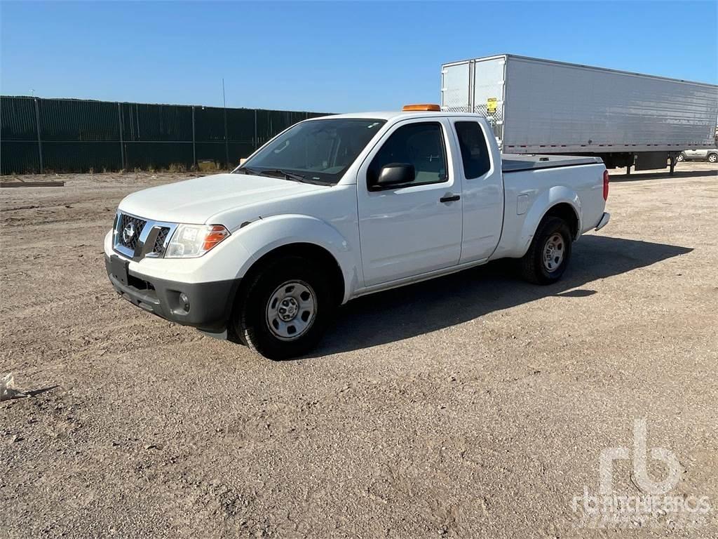 Nissan FRONTIER Пикапи