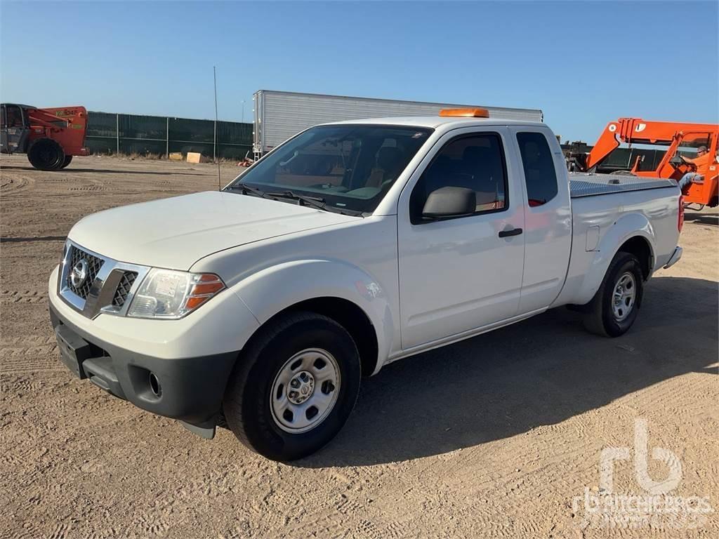 Nissan FRONTIER Пикапи