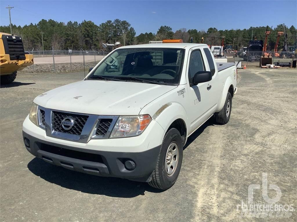 Nissan FRONTIER Пикапи
