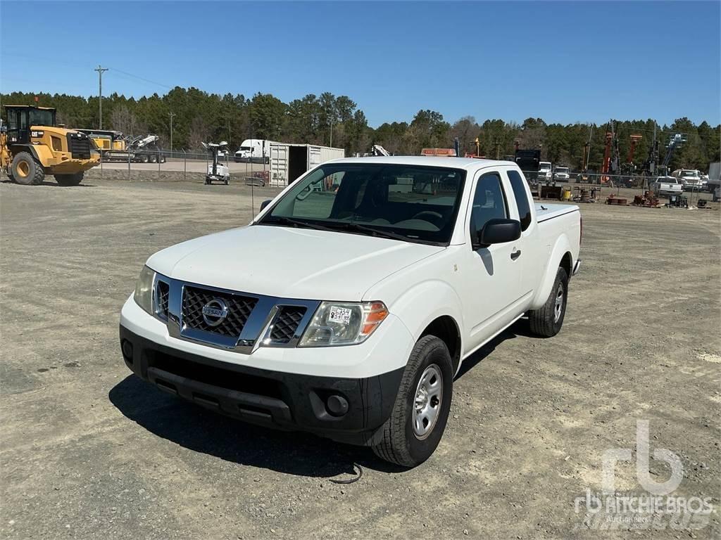 Nissan FRONTIER Пикапи