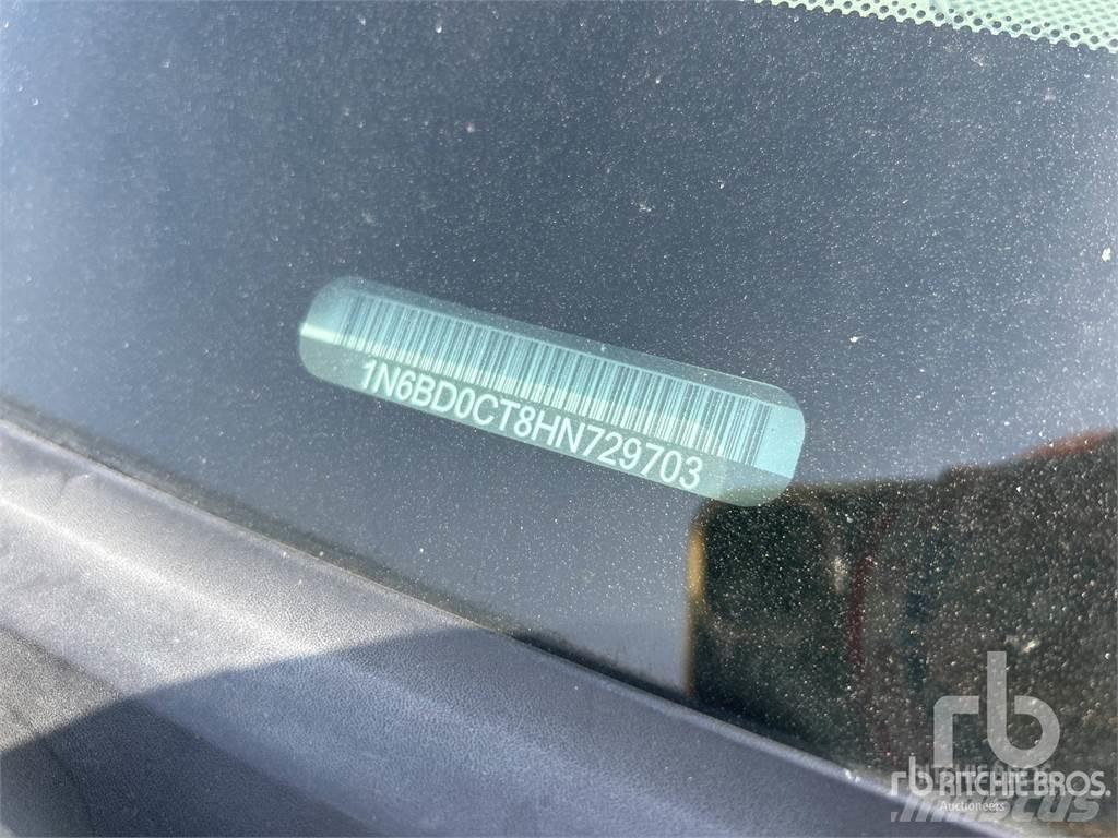 Nissan FRONTIER Пикапи