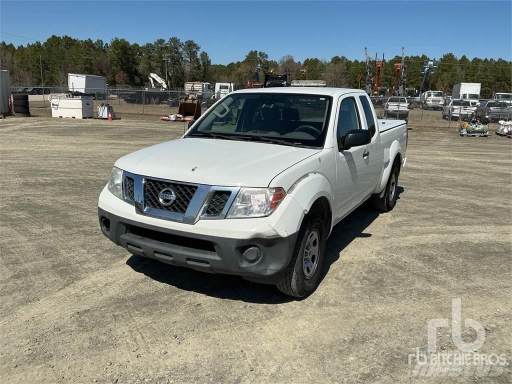Nissan FRONTIER Пикапи