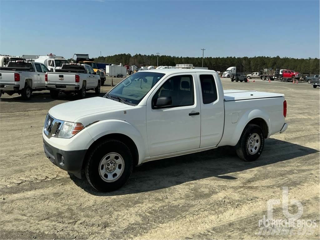 Nissan FRONTIER Пикапи