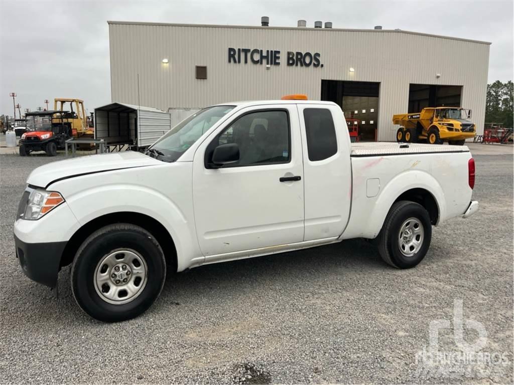 Nissan FRONTIER Пикапи