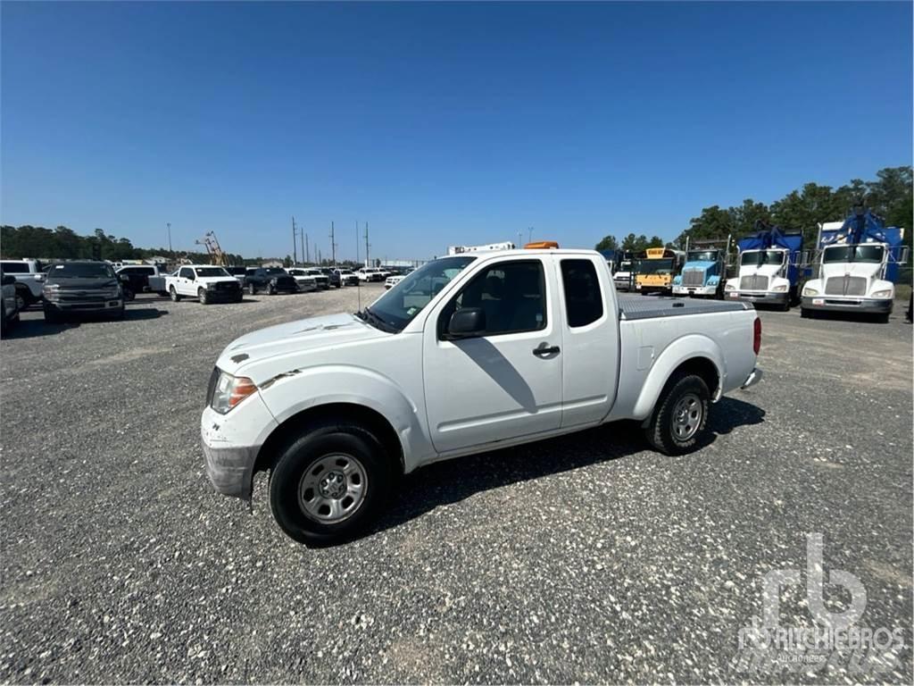Nissan FRONTIER Пикапи