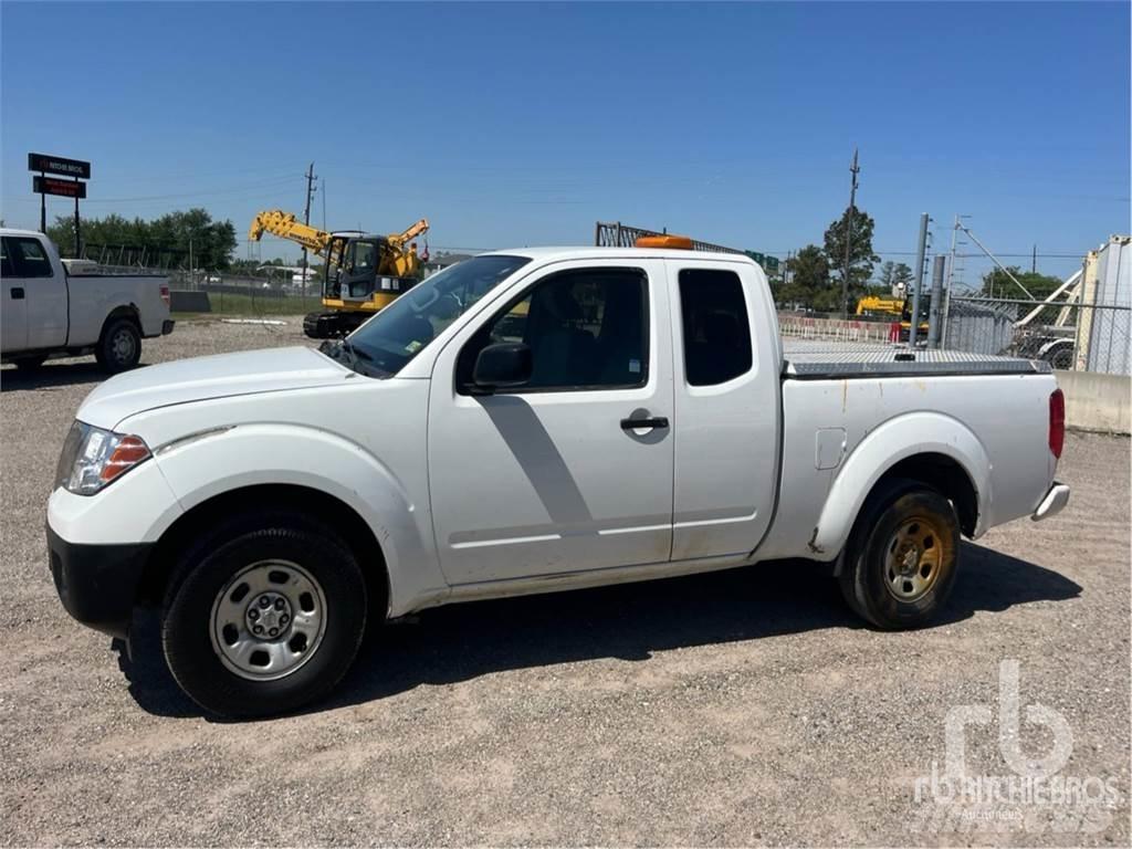 Nissan FRONTIER Пикапи