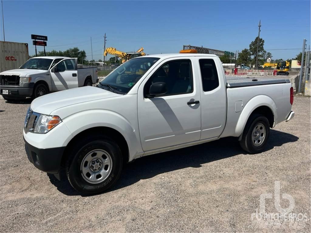Nissan FRONTIER Пикапи