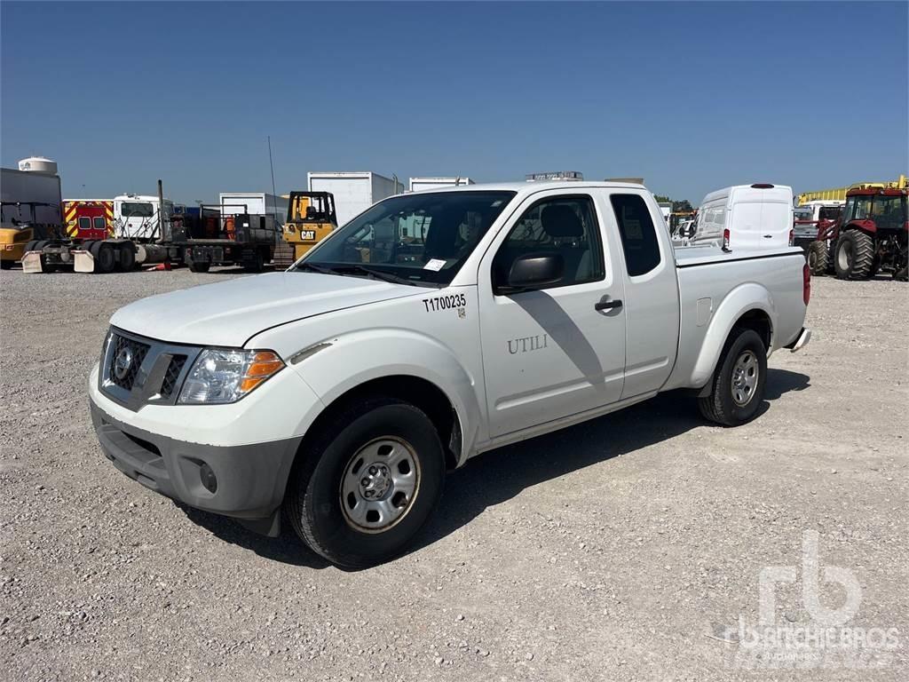 Nissan FRONTIER Пикапи