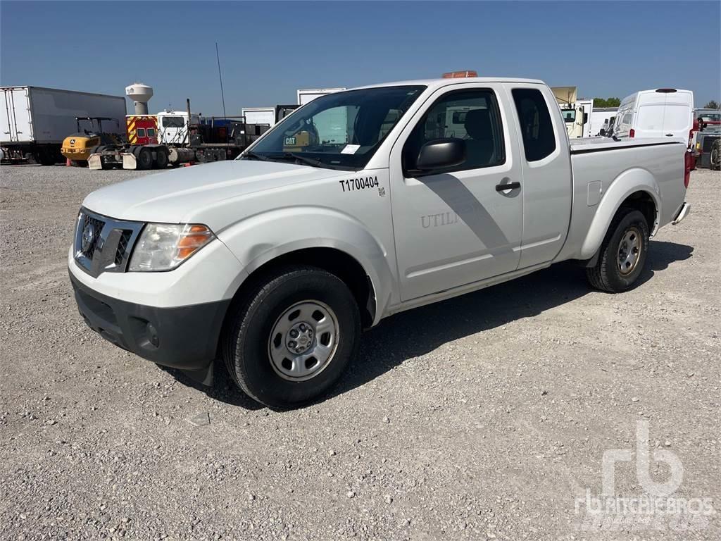 Nissan FRONTIER Пикапи