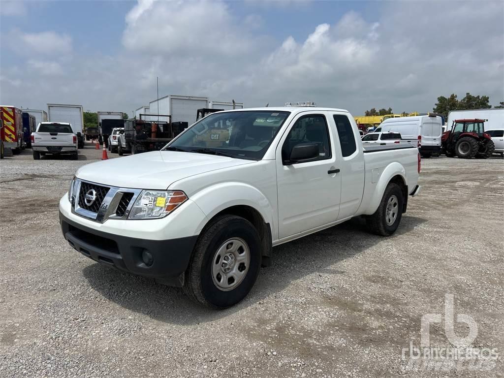 Nissan FRONTIER Пикапи