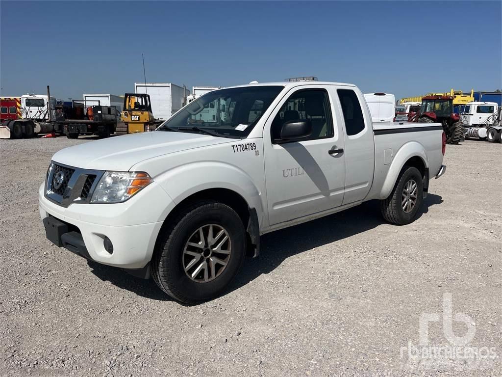 Nissan FRONTIER Пикапи