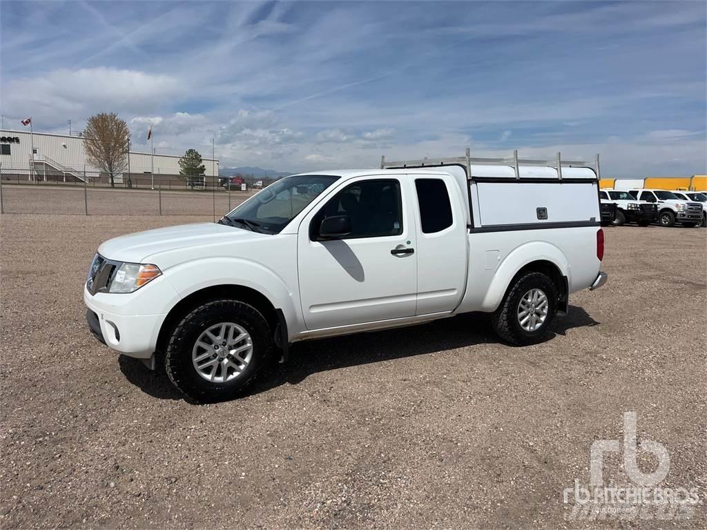 Nissan FRONTIER Пикапи