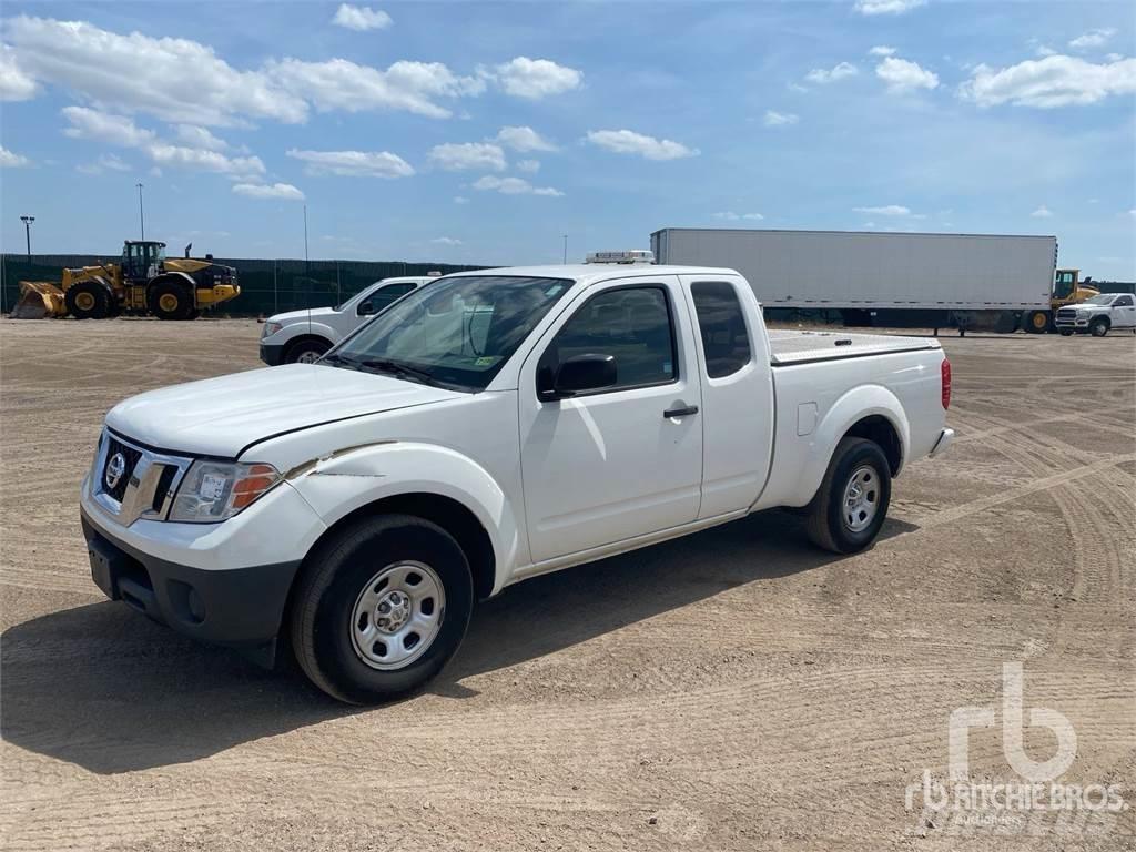 Nissan FRONTIER Пикапи